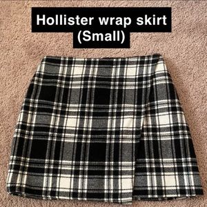Hollister plaid wrap skirt (black & white)